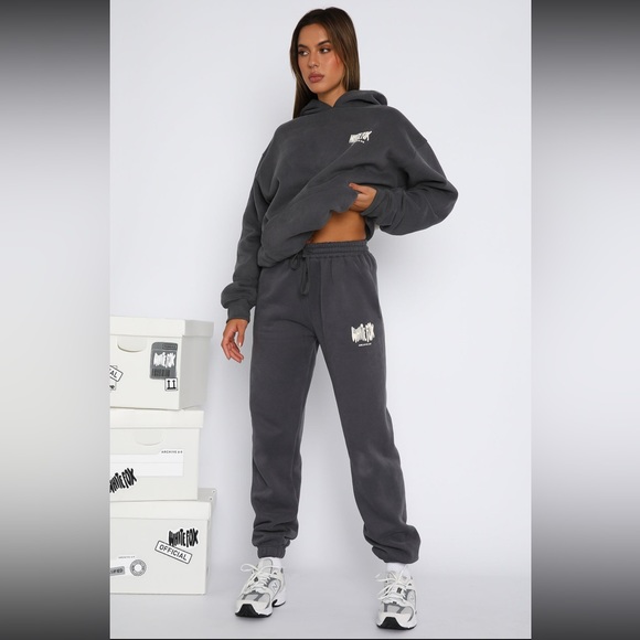 White Fox Boutique Worn Oversized Hoodie in S/M and NWOT Sweatpants in size S - Picture 1 of 12